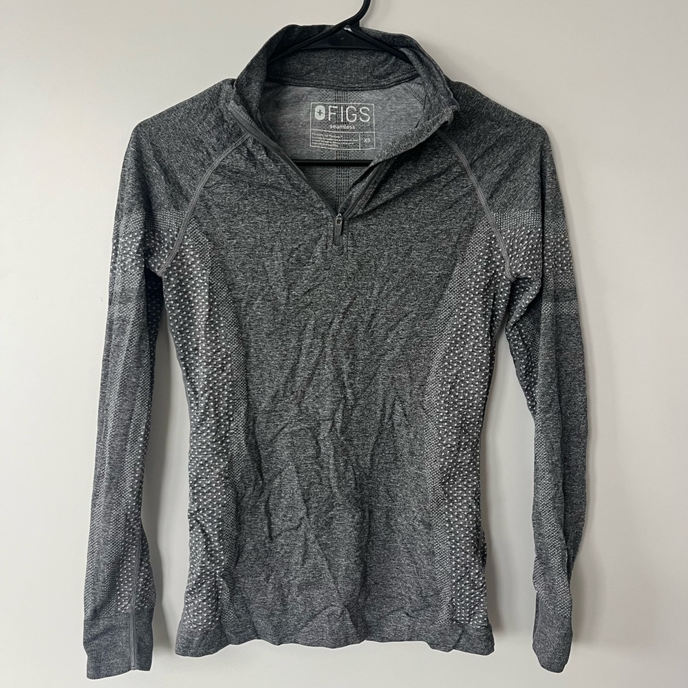FIGS Women's Gray salta under scrub quarter zip